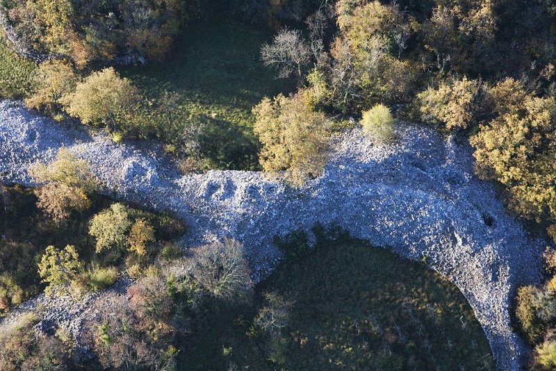Part of the defensive wall of Debela Griža from a balloon. Photo by V. Benedik, 2015.
